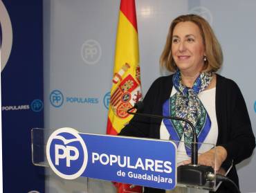 La diputada del PP Silvia Valmaña hoy en rueda de prensa 201017