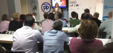 La Presidenta del PP de Guadalajara  Ana Guarinos durante la clausura del Curso Liderazgo en el Ambito  Local1