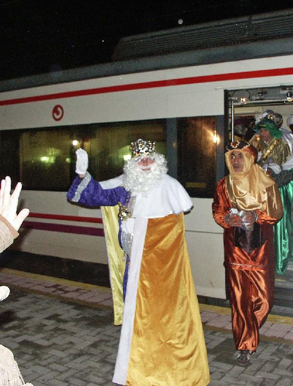 llegada de los reyes magos en el tren