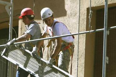 obreros-trabajando-370x246