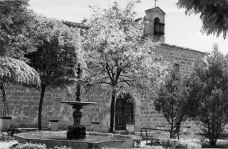 FACHADA AL JARDINILO