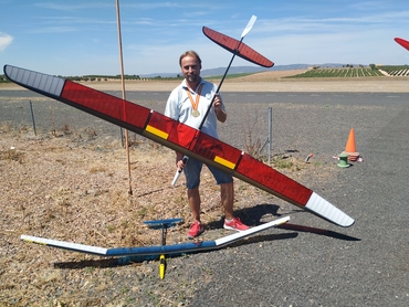 Javier Mayor y sus aeromodelos