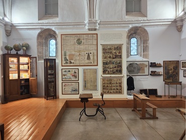 UAH Museo magisterio Antonio Molero vitrinas 2