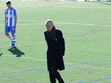 El entrenador del Hogar desacertado en la dirección del partido Foto Luis Blasco