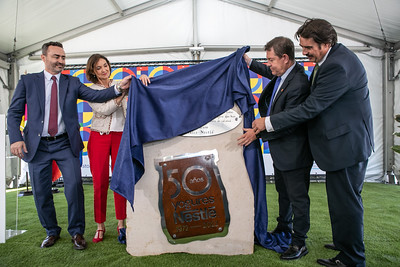 Lactalis Nestlé 50 aniversario monolito