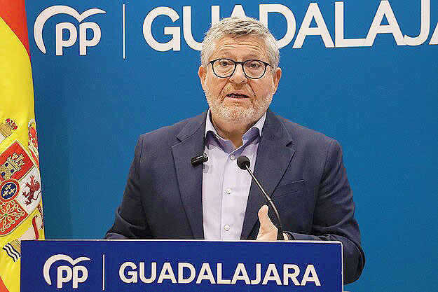 FOTO PP. Nacho Redondo en la rueda de prensa de esta mañana.041225 1