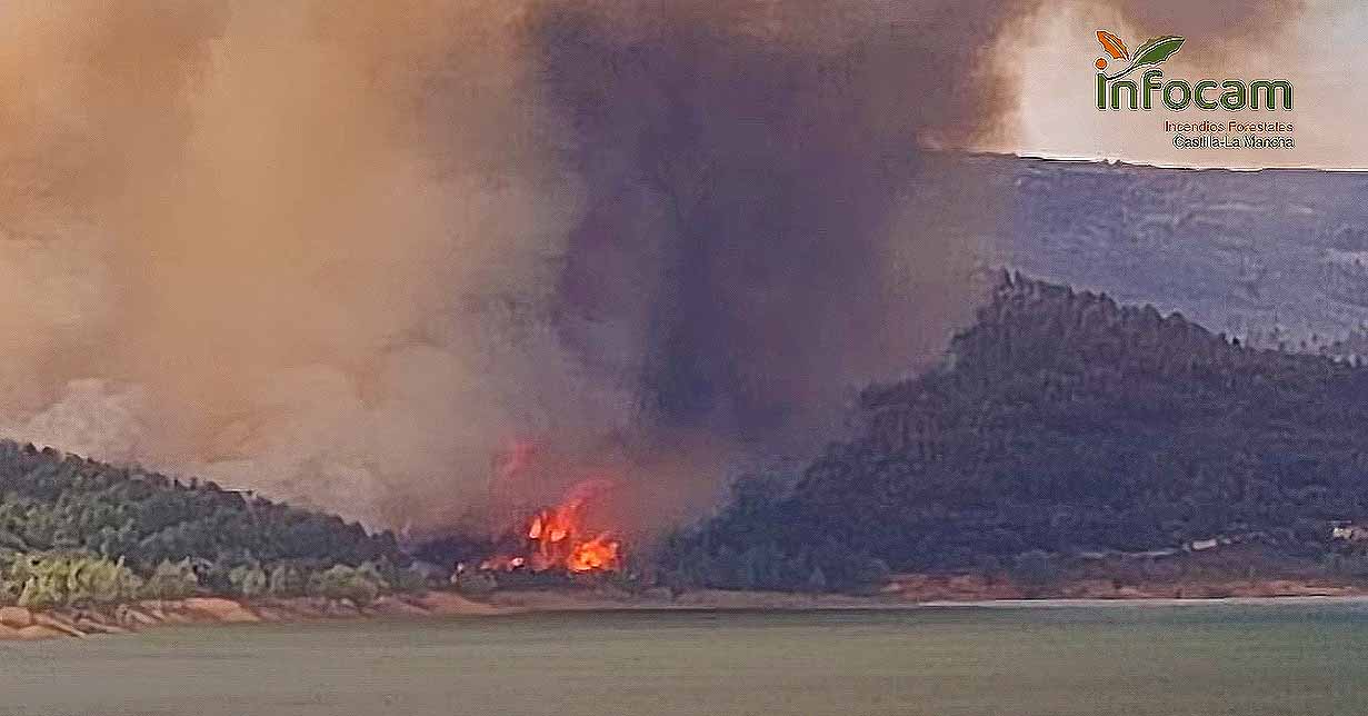 Incendio Forestal Sierra Norte la Mierla - Infocam cerca de pantano embalse de Beleña