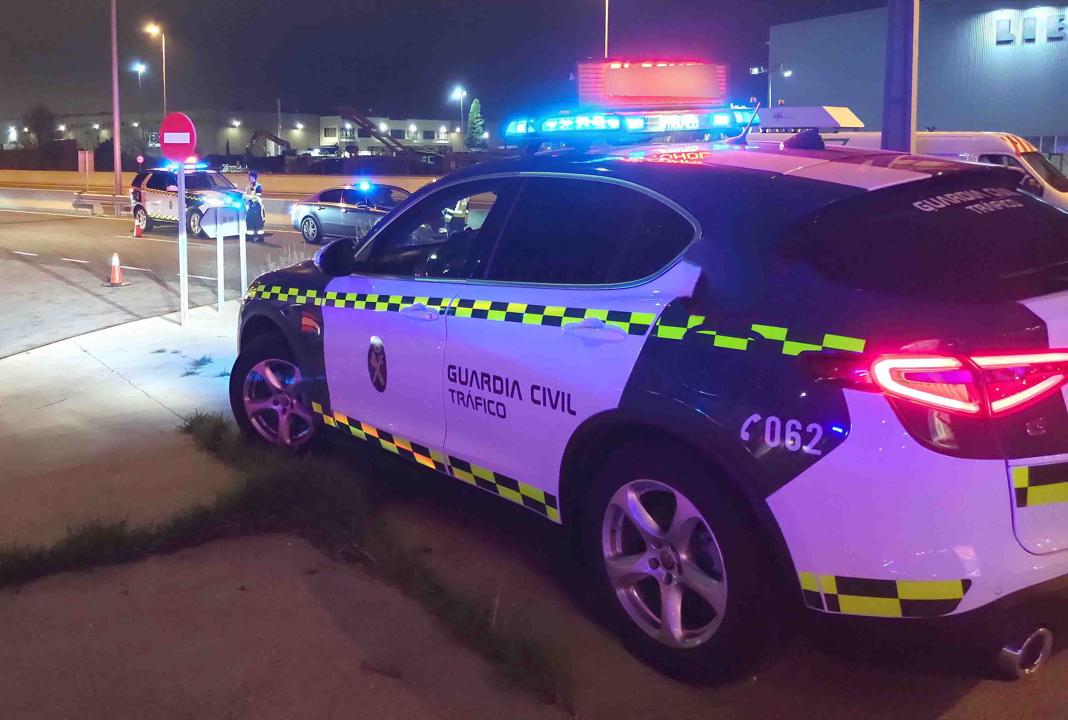 Guardia Civil de tráfico noche