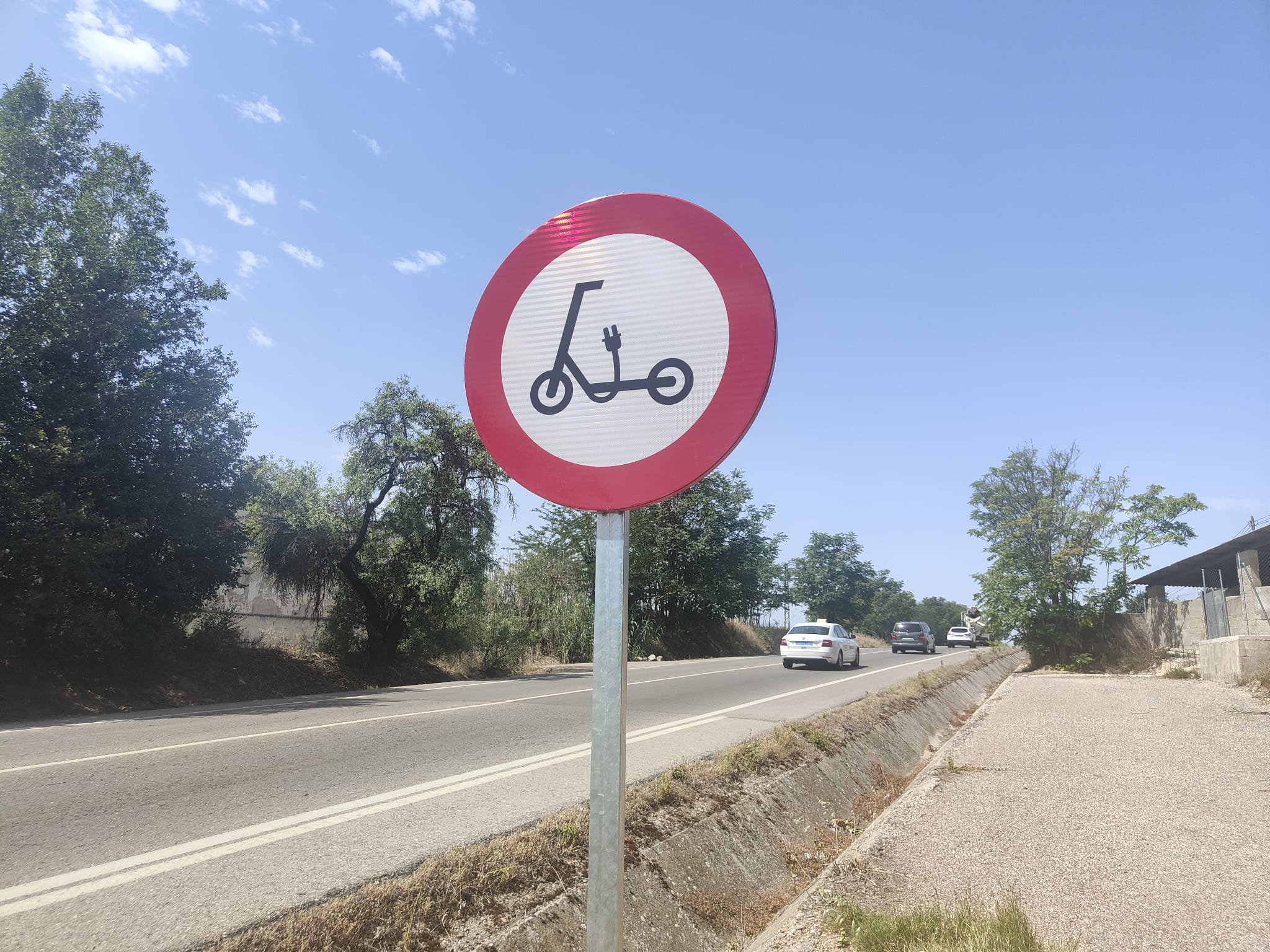 Señal prohibición patinete eléctrico