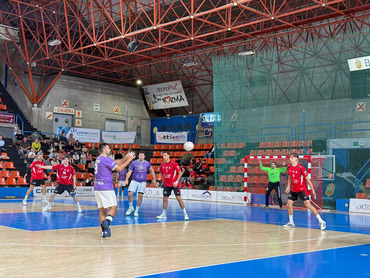 BM. Guadalajara empara 28-28 en Burgos tras una remontada espectacular. Foto Farah Suárez 1