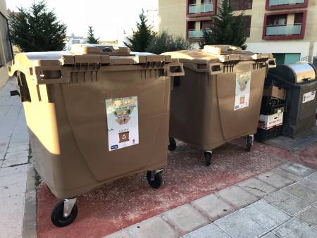 basura contenedores marrones