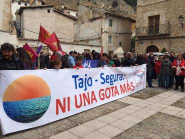 caravana-pancarta-embalses