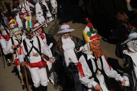 Almiruete-Mascaritas-desfile