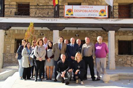 Foto. NuìnÞez apuesta por revitalizar el entorno de la Central Nuclear de Zorita a traveìs del turismo las comunicaciones y el desarrollo industrial para evitar la despoblacioìn. 270219 1