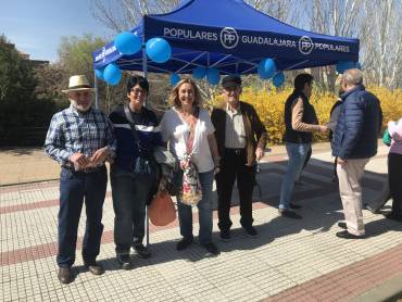 Foto PP - Mesa informativa PP en Aguas Vivas 2