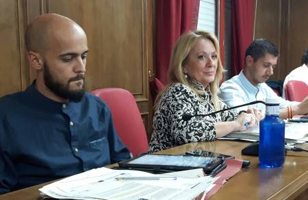 Los concejales del Grupo Popular Municipal durante el Pleno celebrado ayer en el Ayuntamiento de Azuqueca