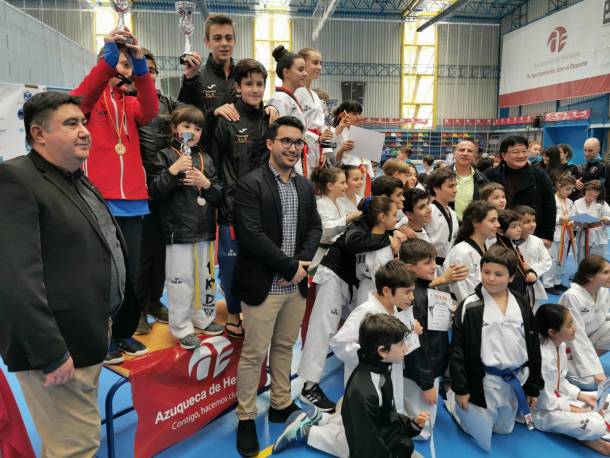 taekwondo infantil podio