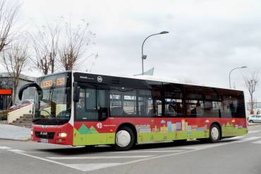 autobus urbano archivo