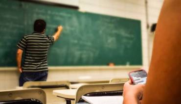 clase aulas pizarra colegio