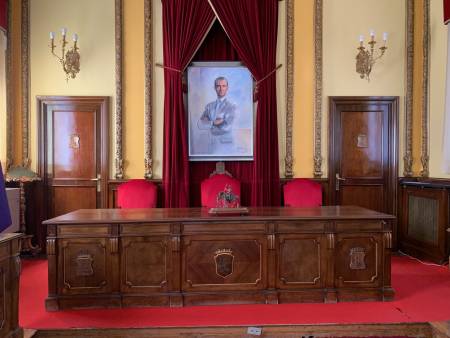 mesa salon de plenos