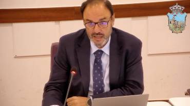 Roberto Narro concejal de Infancia en una foto de pleno de archivo