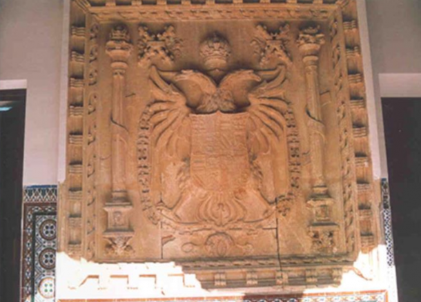 escudo puerta mercado guada