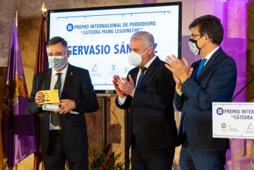 Gervasio Sánchez recibe premio Manu Leguineche