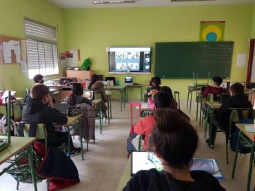 clase colegio alumnos covid