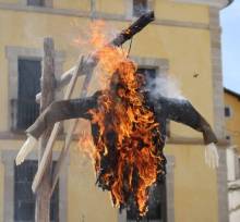 Pareja Quema Del Judas 1 1