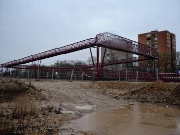 Pasarela peatonal conecta Poligono Ruisenor con Manantiales