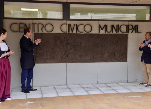 bellido rojo relieve centro civico