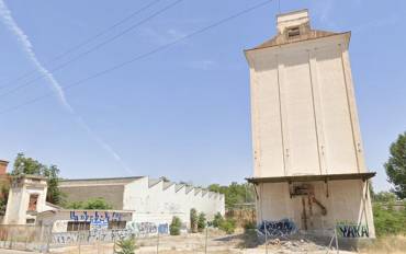 Silo de Marchamalo junto vias del tren