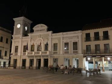 ayuntamiento fachada noche apagado-610x458