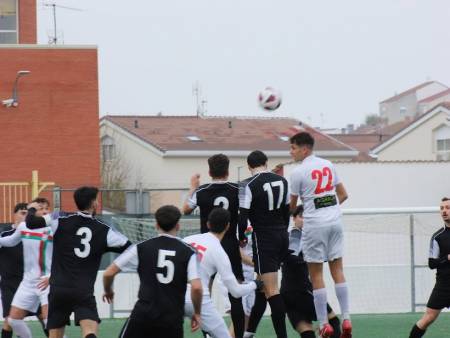Cabanillas y Hogar ofrecieron un mal partido en el que los visitantes fueron mejores Foto Luis Blasco