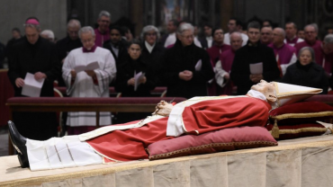 benedicto papa fallece