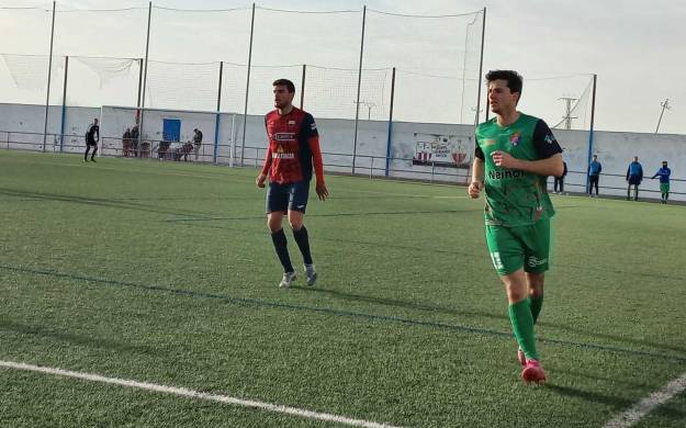 Fernando Cuenca en un lance del partido Villa-Alovera 2
