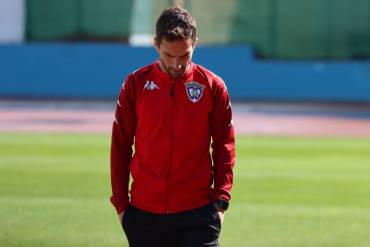 Gonzalo Ónega entrenador del C.D. Guadalajara en el punto de mira de la afición morada Foto C.D. Guadalajara