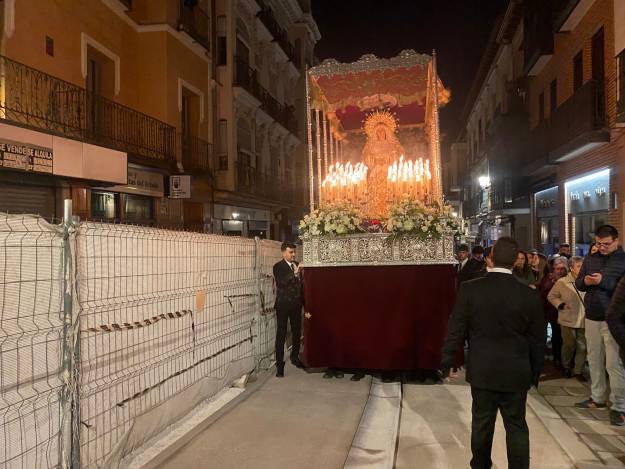 Semana Santa GU Lunes Santo Virgen de la Misericordia Miguel Fluiters con estrecheces Foto Luis Barra