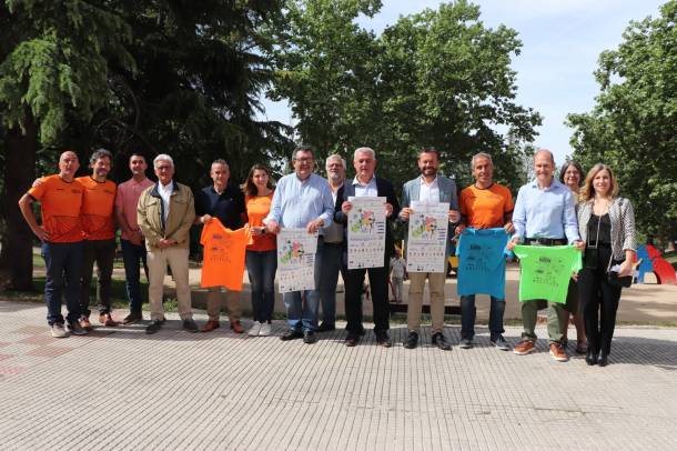 Foto de familia del acto de presentacion de la prueba