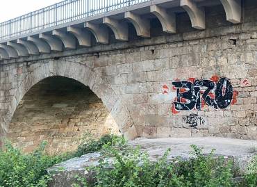 Puente árabe grafitis Foto Luis Barra 1