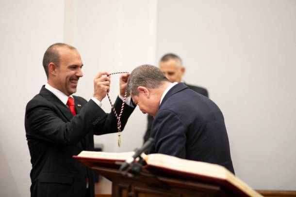 bellido page toma de posesion cortes clm 2023