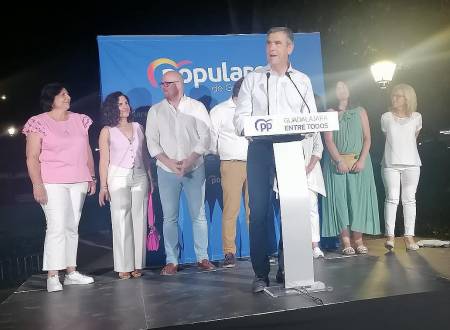 Pegada carteles 23J - Partido Popular Román