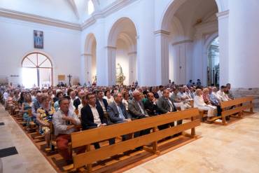Retablo iglesia San Gil Molina de Aragón inauguración autoridades