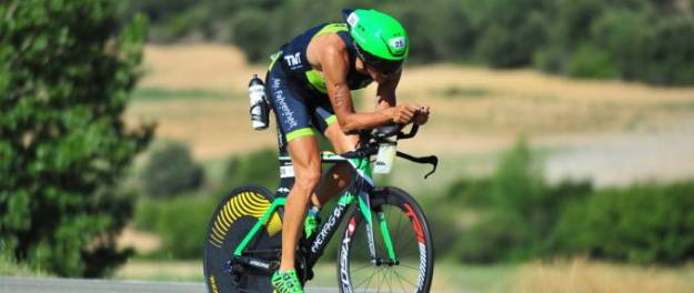 Foto de archivo de un momento de la prueba ciclista en el Triatlón de Pálmaces 1