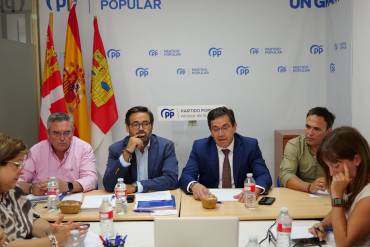 Paco Núñez en la mesa del agua de su partido