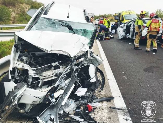 Accidente N-320 AVE 7-Spt-23 Bomberos GU 2 1