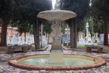Cementerio fuente restaurada