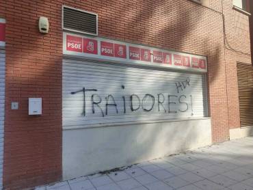 Sede del PSOE pintada