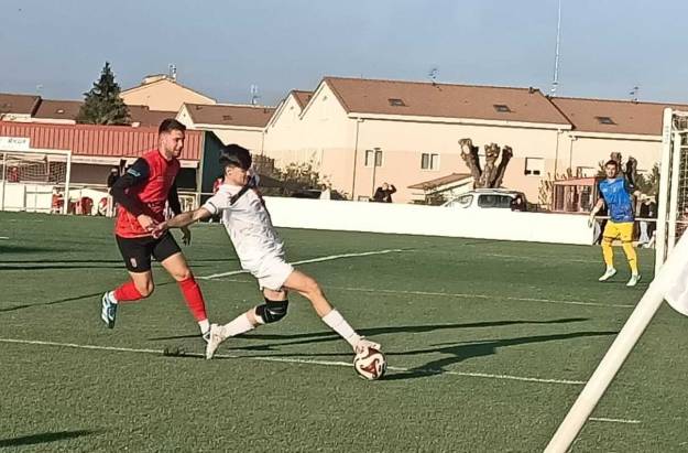 El Alovera con superior pegada venció en Cabanillas. Foto Luis Blasco 1