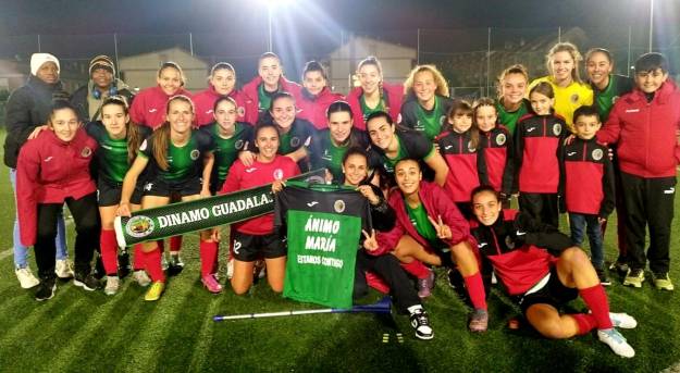 Las jugadoras del Dinamo apoyan a su compañera María López a la que operan de rotura del curzado